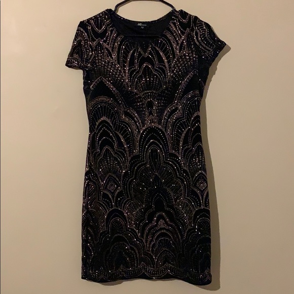 Formal Dress - Picture 2 of 5